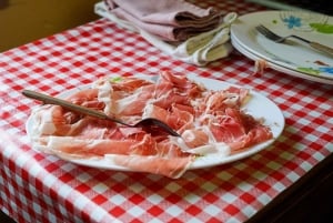 Från Bologna/Milano/Florens till Parma i 1:a klass: Parmigiano och Prosciutto DOP