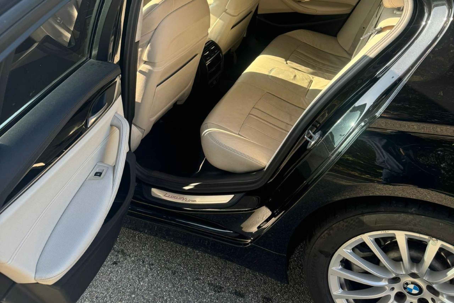 ミラノ中心部から：コモへのプライベート片道送迎