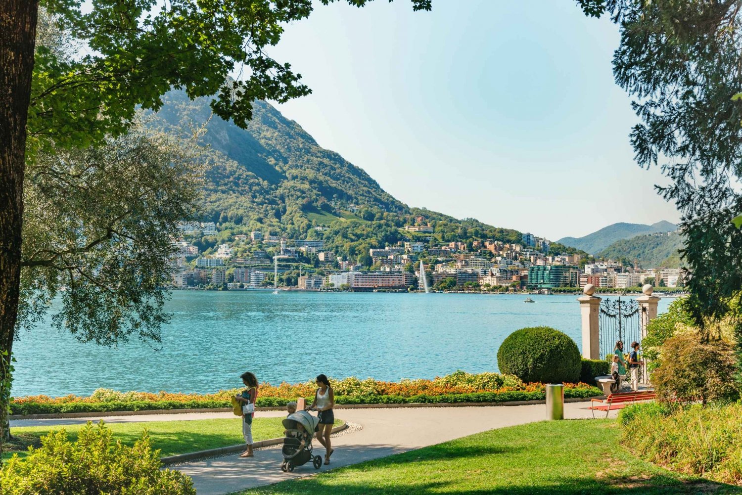 Milano: Dagstur til Comosjøen og Luganosjøen med privat cruise