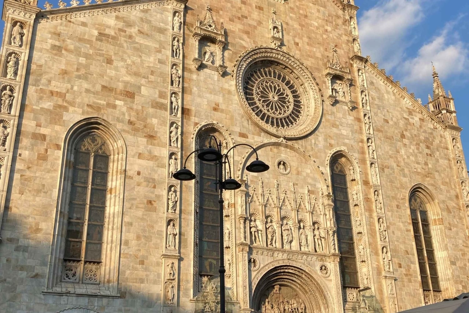 From Milan: Lake Como Cruise with Como Town & Bellagio Tour