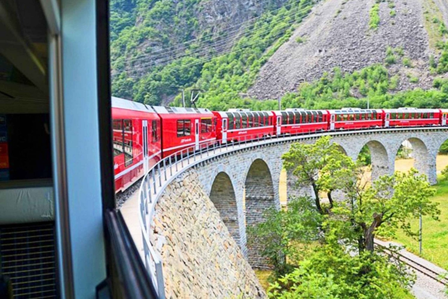 Desde Milán: Excursión de un día a St Moritz y los Alpes con el Tren Rojo Bernina