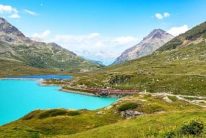 Från Milano: St Moritz & Alperna Dagstur med Bernina Röda Tåg