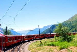 Från Milano: St Moritz & Alperna Dagstur med Bernina Röda Tåg