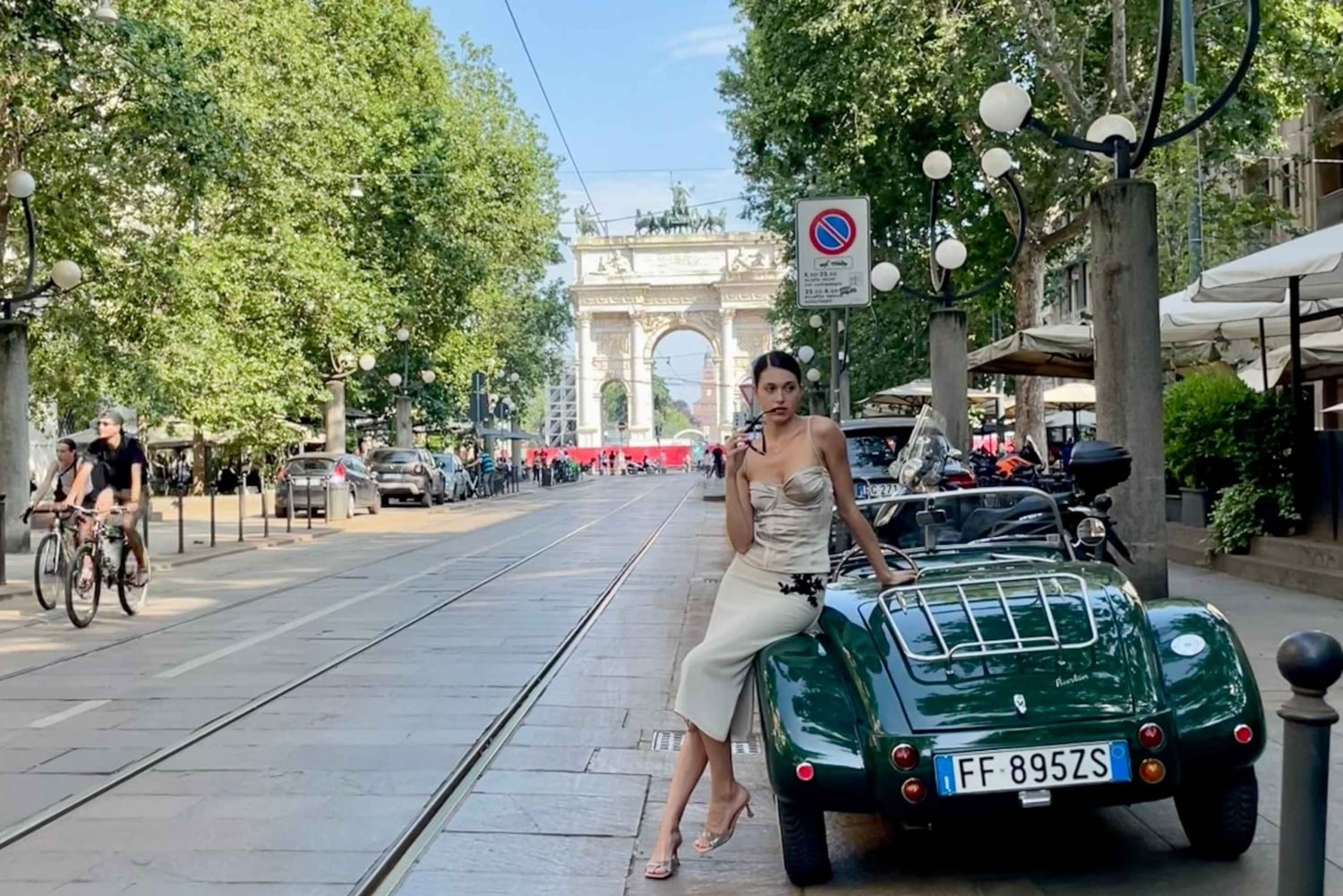 Från Milano: Rundtur i Monza och Villa Reale med en klassisk bil