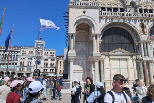 Z Mediolanu: całodniowa wycieczka z przewodnikiem po Wenecji z rejsem