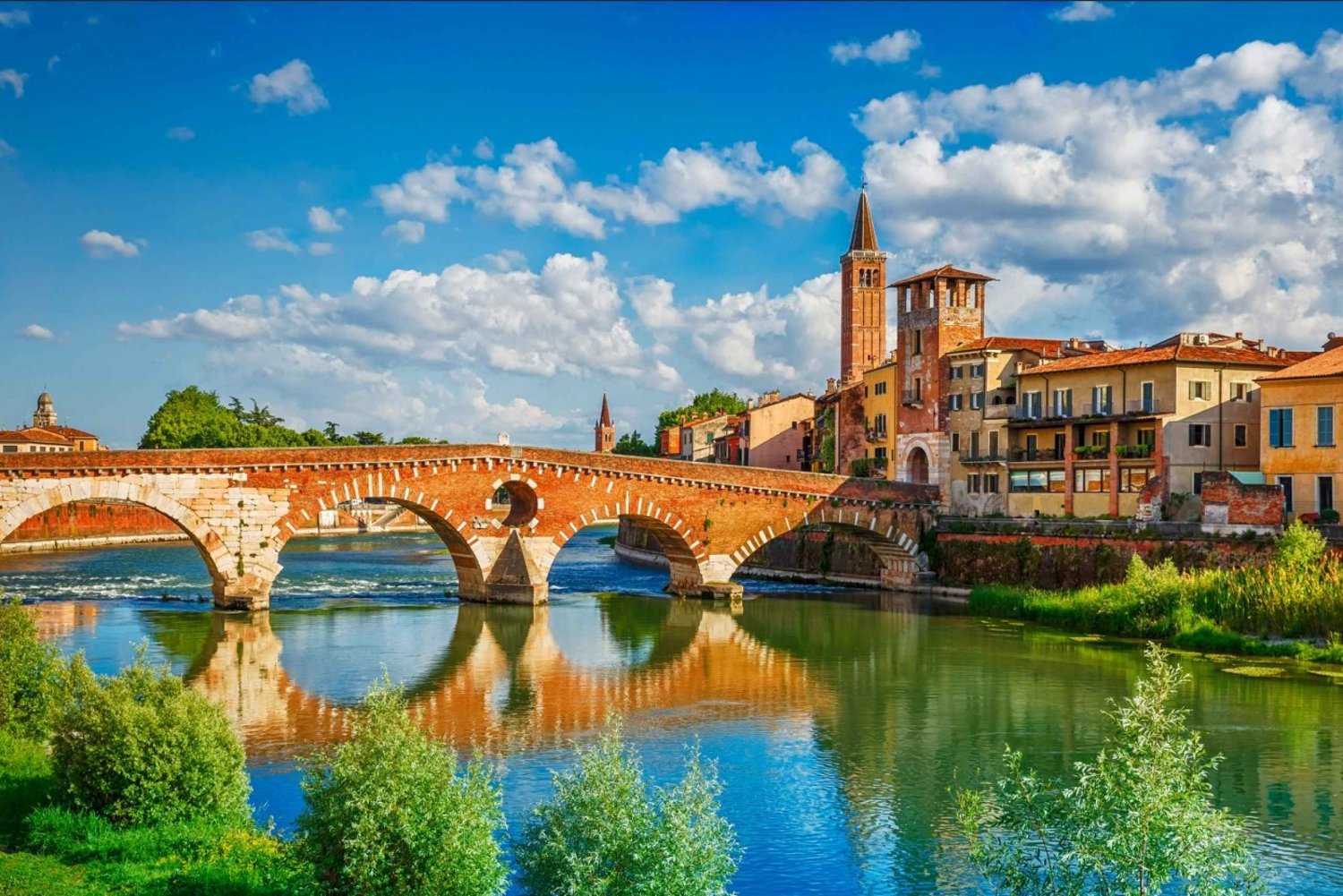 Milan: Verona Day Tour with a Lake Garda Cruise to Sirmione