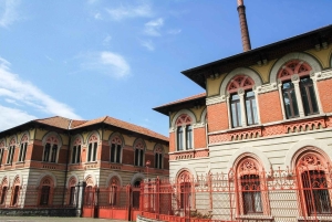 Guidad tur i arbetarbyn Crespi d'Adda bland kuriosa och hemligheter