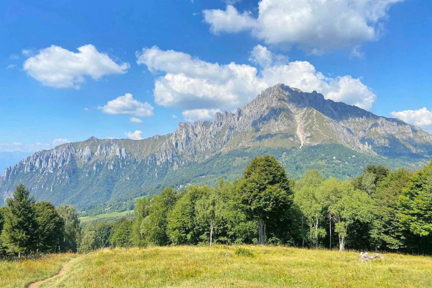 Lake Como: half-day hike in dolomitic mountains over Lecco
