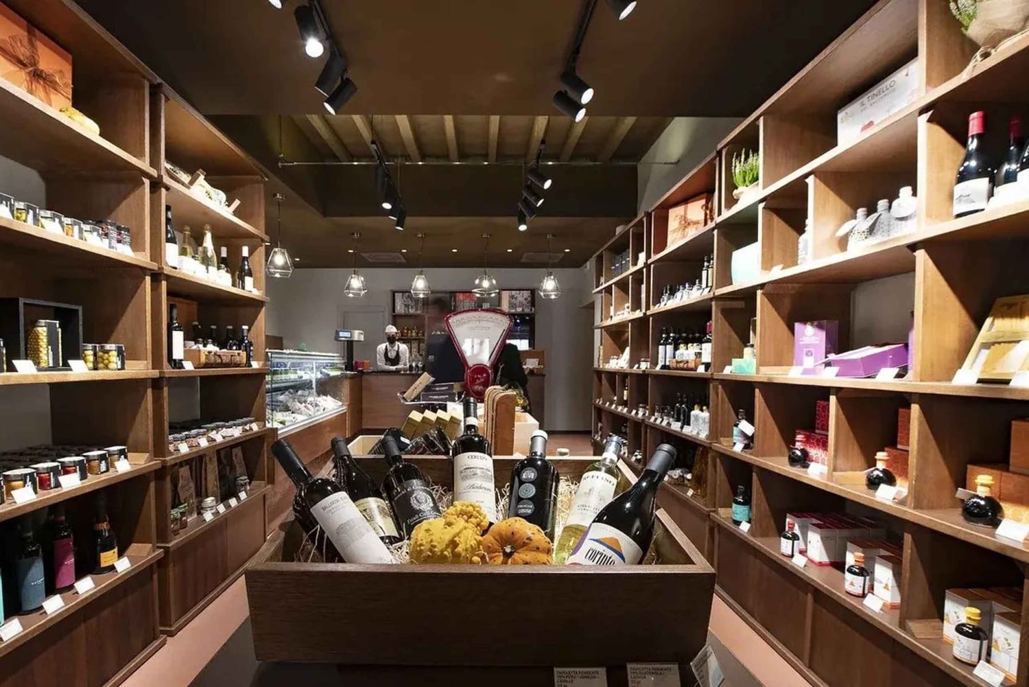 Milan: Aperitivo with Food Selection & a Glass of Wine