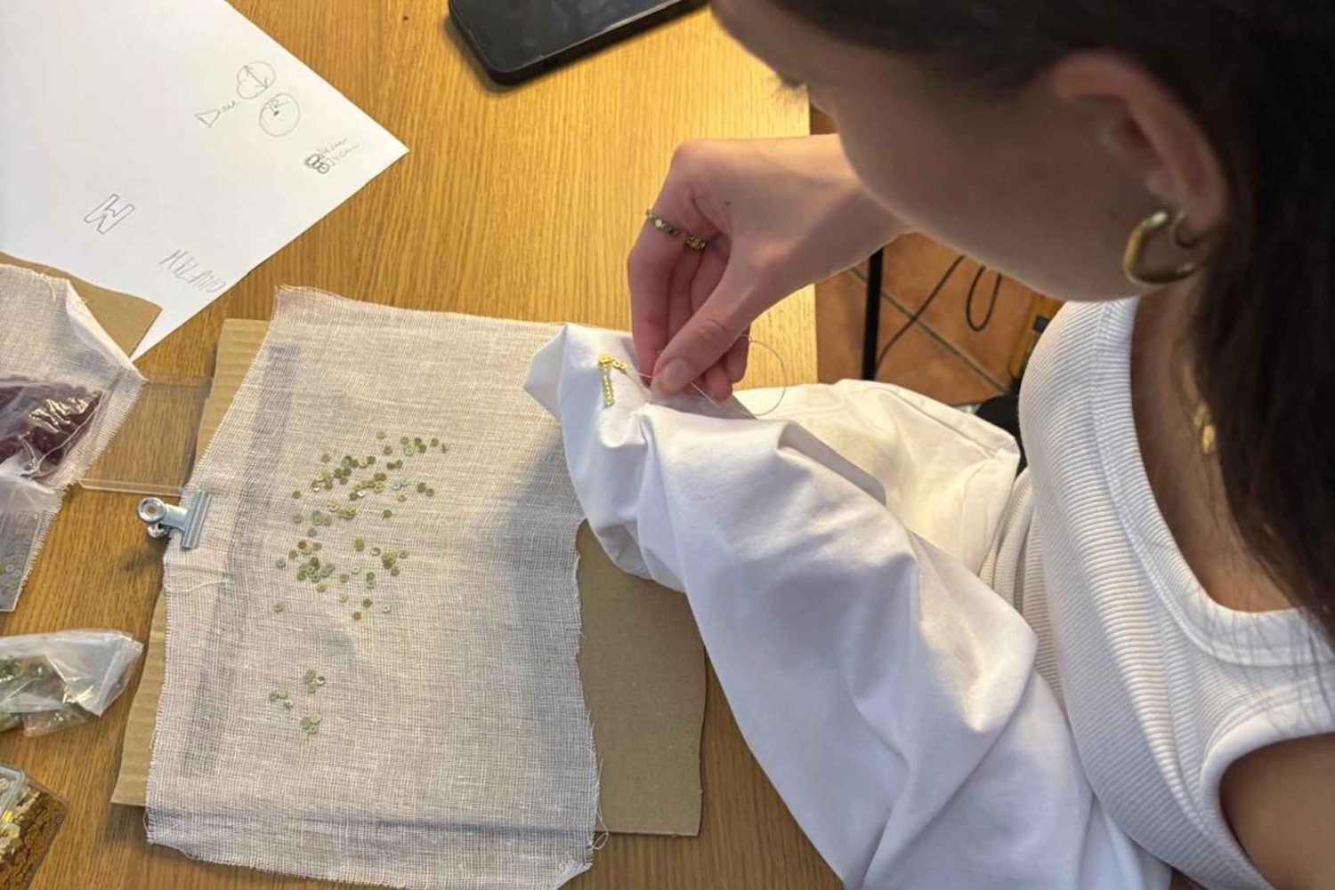 Mediolan: Doświadczenie haftu artystycznego - stwórz swoją koszulkę