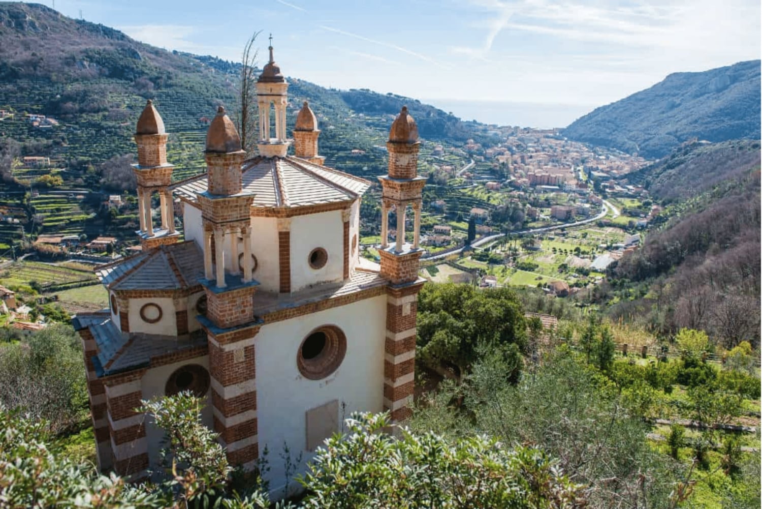 Milão: Passagem de ônibus e trem de/para Finalborgo