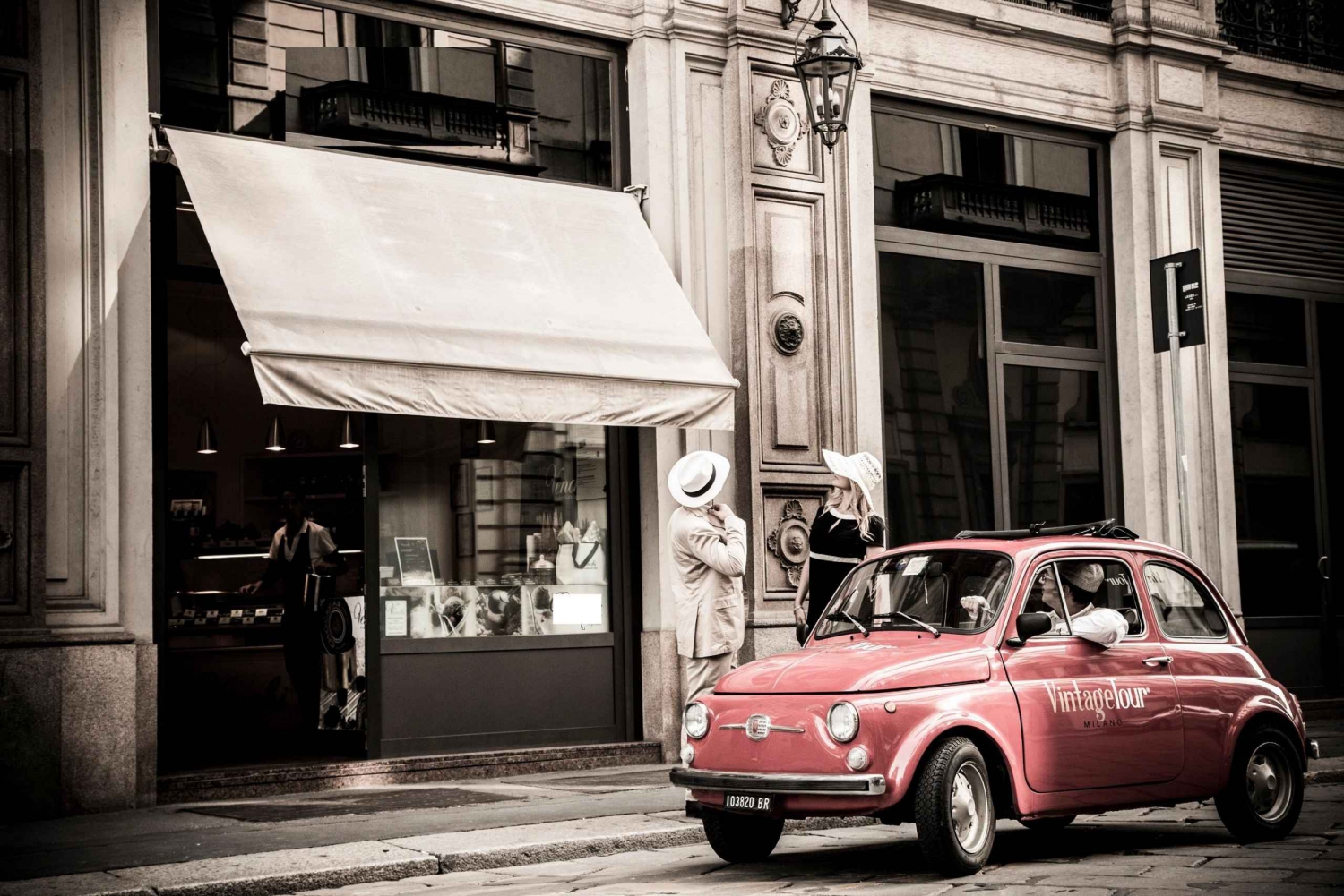 Milan: Central City Tour by Vintage Fiat 500 (2 hs, 2 stops)
