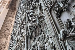 Milan: Duomo Angels and Demons Tour with Rooftop Access