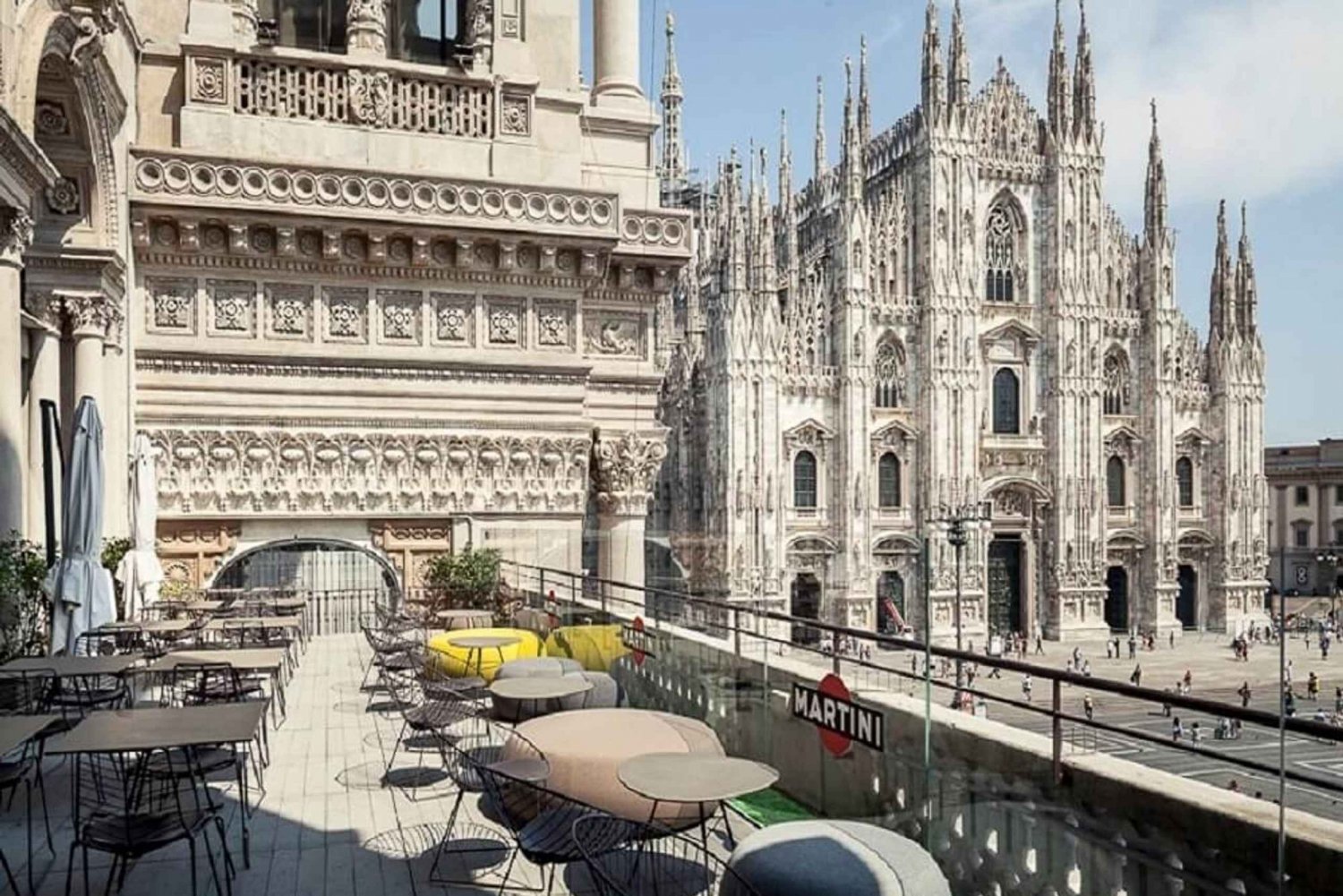 Milan: Skip-the-line Duomo Ticket & Aperitif with Duomo View