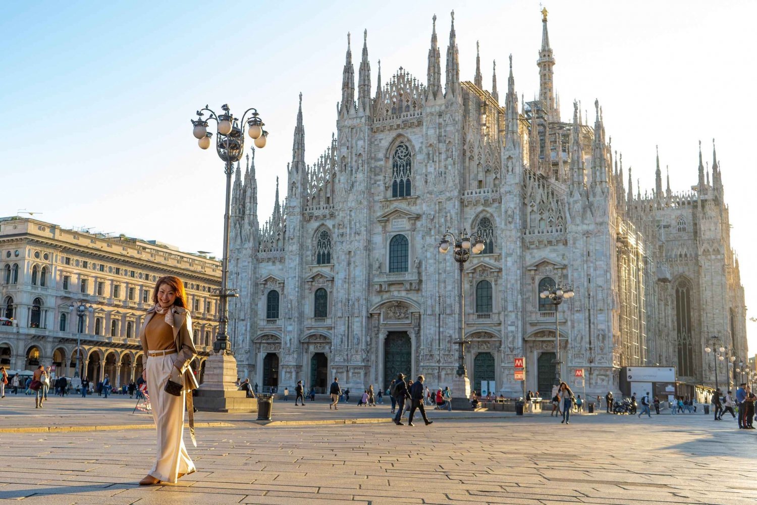 Milan: Duomo Square and Gallery Private Photo Shoot