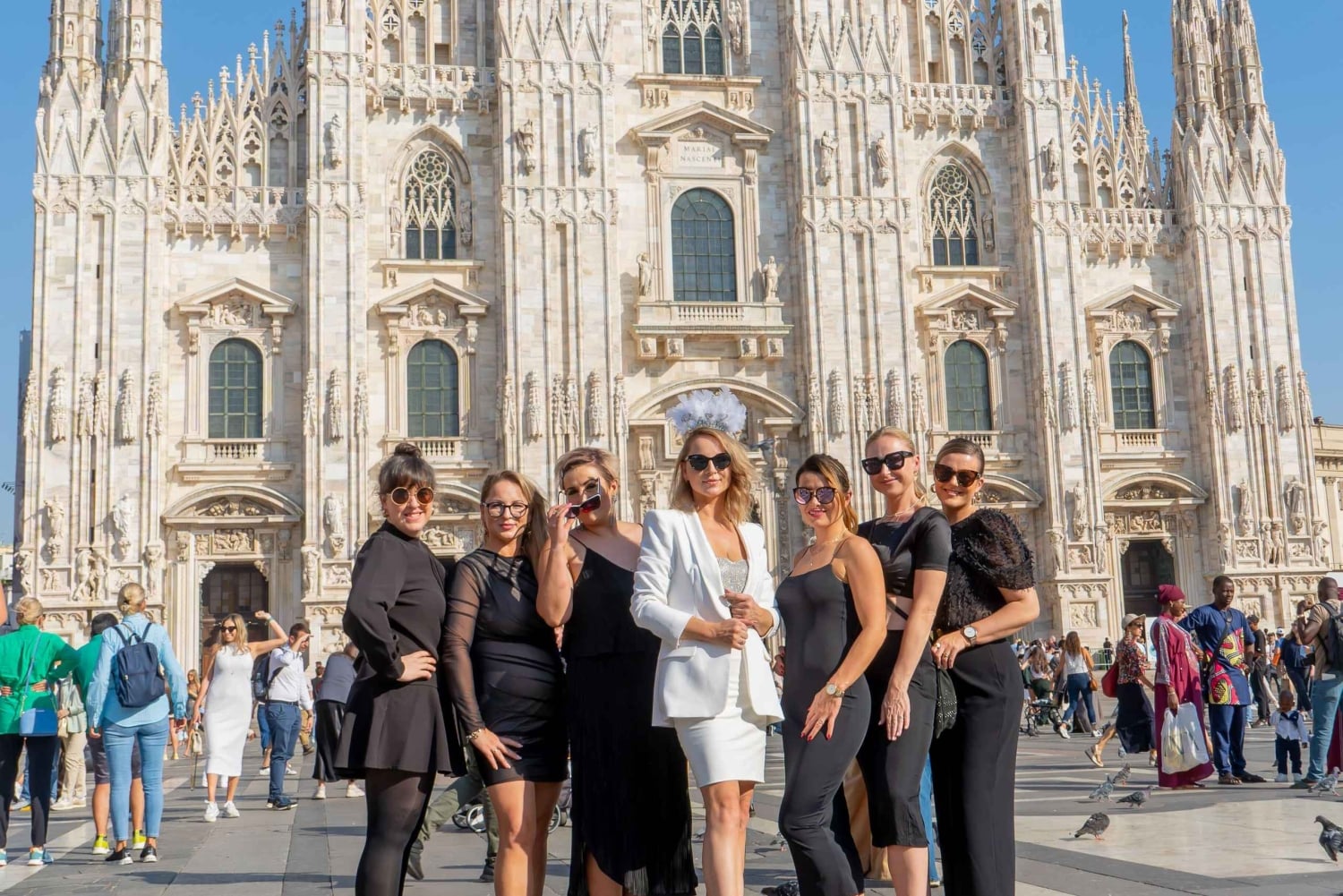Milan: Duomo Square and Gallery Private Photo Shoot