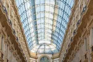 Milan: Duomo Square and Gallery Private Photo Shoot