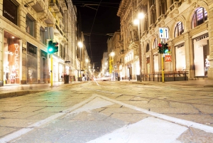 Privat familjepromenad i Milano: torg och slott