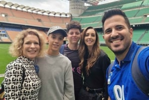 Estádio San Siro e Tour Futebolístico de Milão Experiência para Fãs