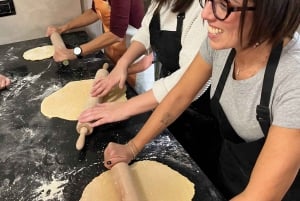 Milano: Fresh pasta and tiramisu course with wine and appetizer