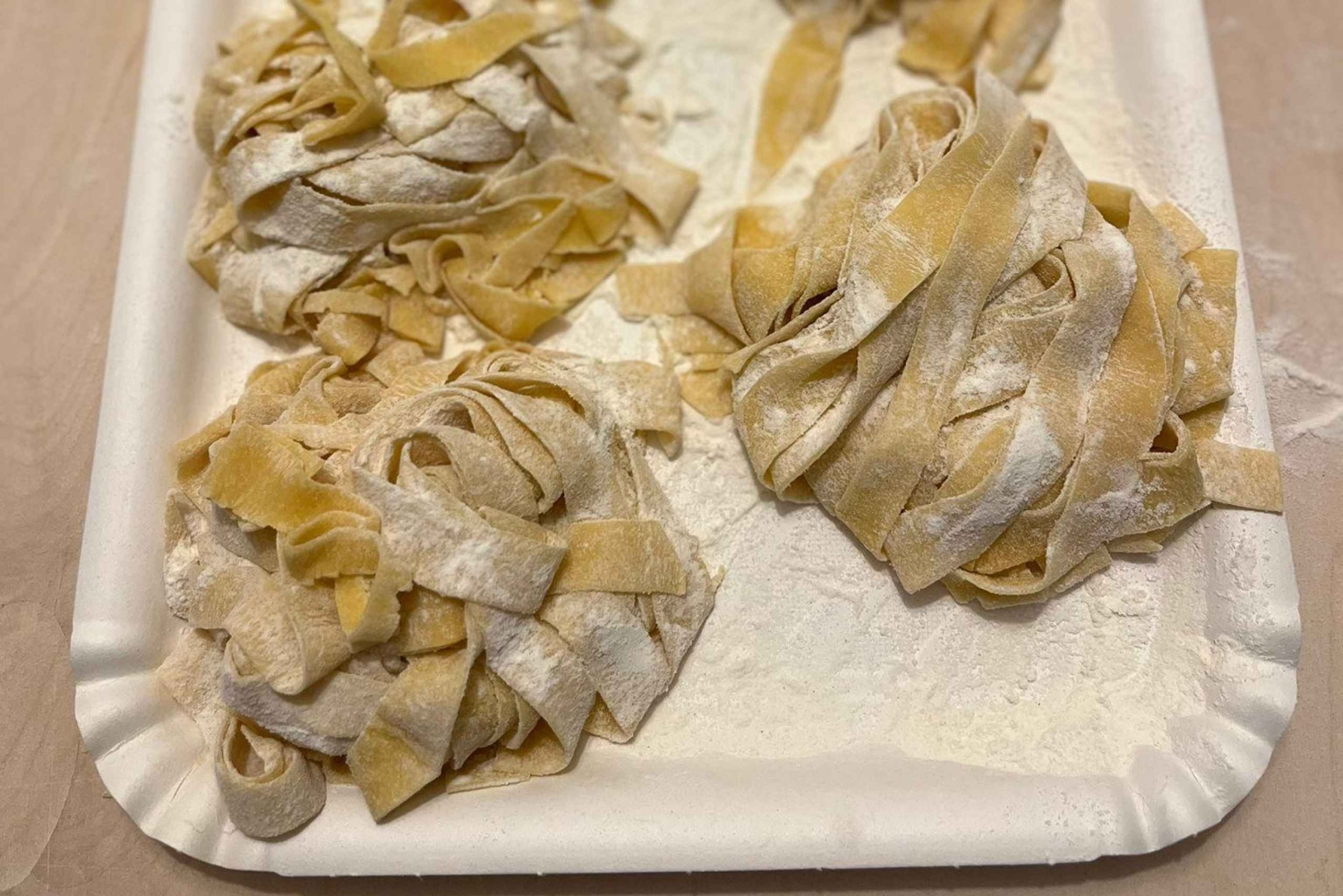 ミラノ：手作りパスタ、ソース、ティラミスのクッキング教室をご案内します