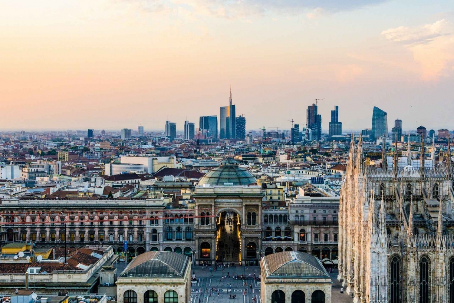 Milan: Iconic Sights Walking Tour with Milan Cathedral