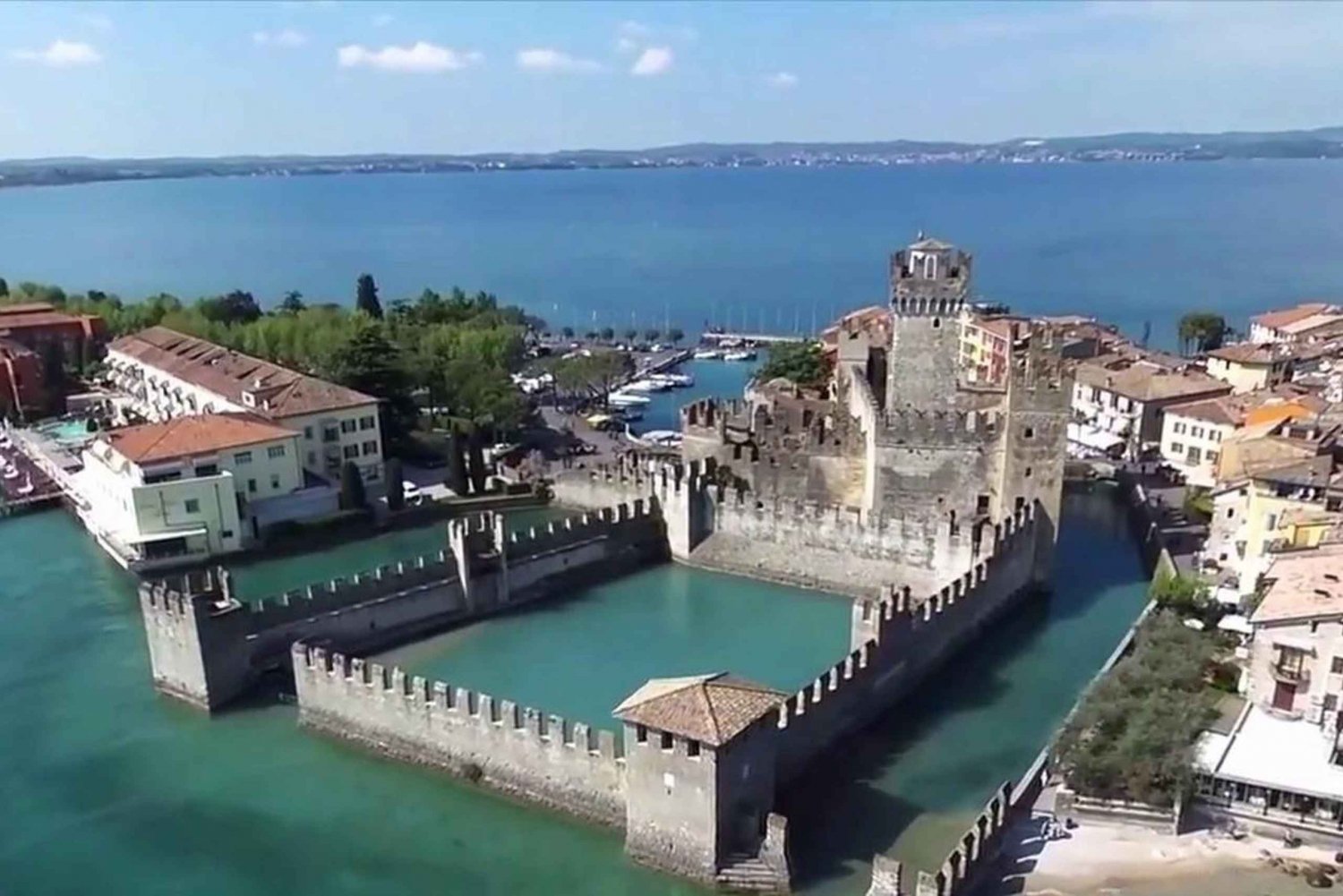 Milano: Dagstur med båt til Gardasjøen, Salò og Sirmione ...