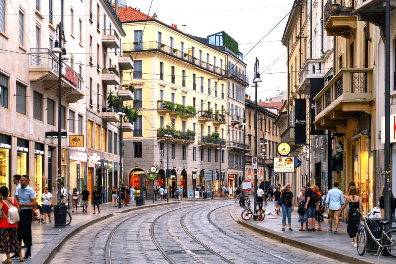 Milan: Local Fashion Designers Shopping Tour with a Stylist