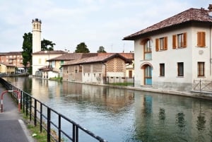 Milan: Navigli District Canal Boat Tour with Aperitivo