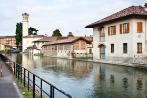 Navigli District Canal Boat Tour with Aperitivo