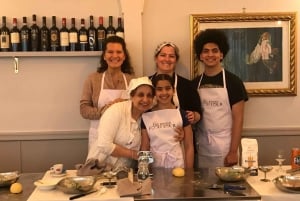 Milan: Pasta and Tiramisu Cooking Class with Wine