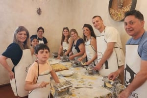 Milan: Pasta and Tiramisu Cooking Class with Wine