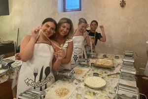 Milan: Pasta and Tiramisu Cooking Class with Wine