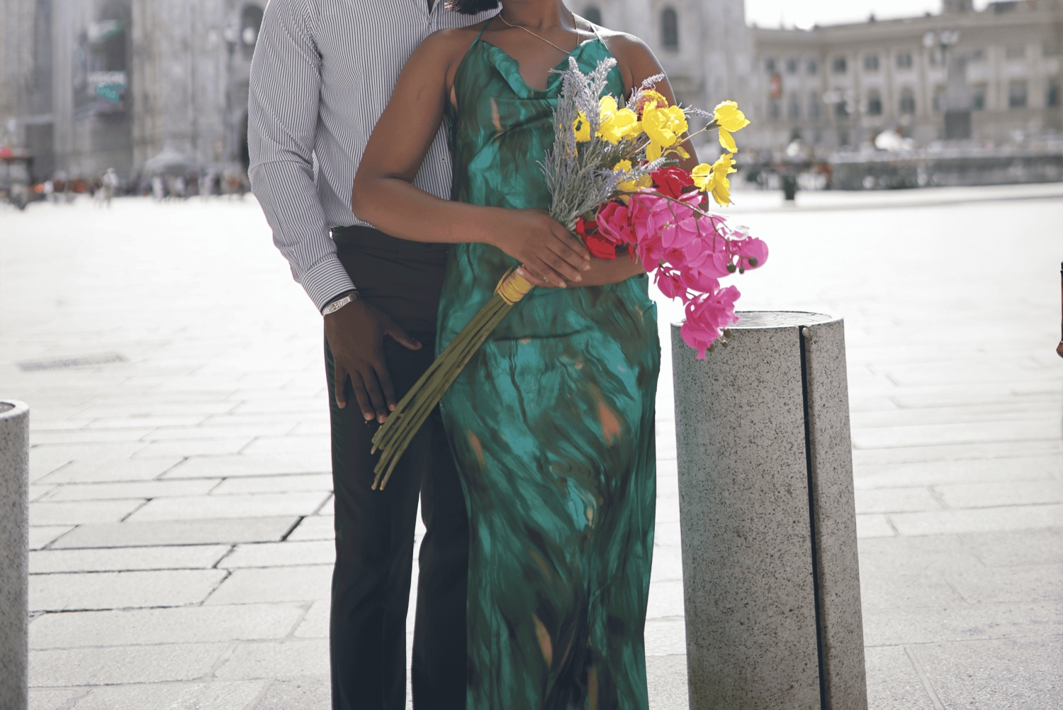 Milano: Valokuvaus kukkien ja tyylin kanssa