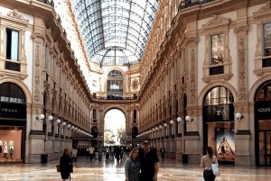 Milan Postcard Viewpoints Walk with Locals - Travel Bloggers