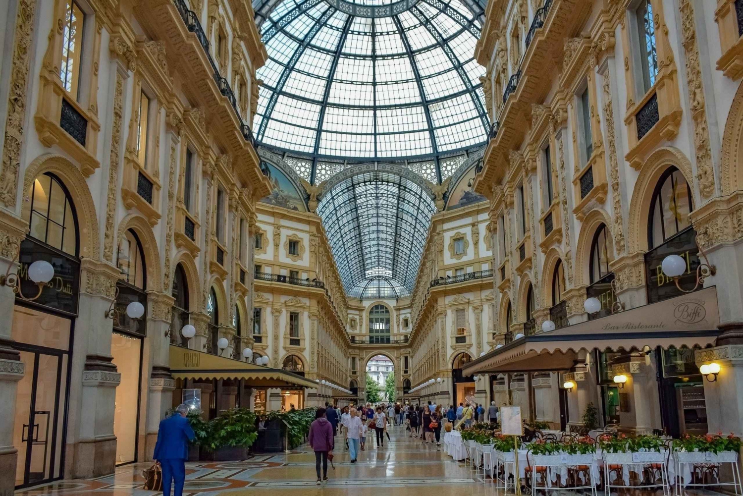 Milan: Private Guided Walking Tour with Aperitif