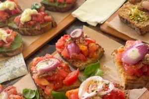 Milan: Private Sunset Picnic with Italian Aperitivo