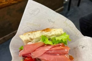 Milan: Private Sunset Picnic with Italian Aperitivo