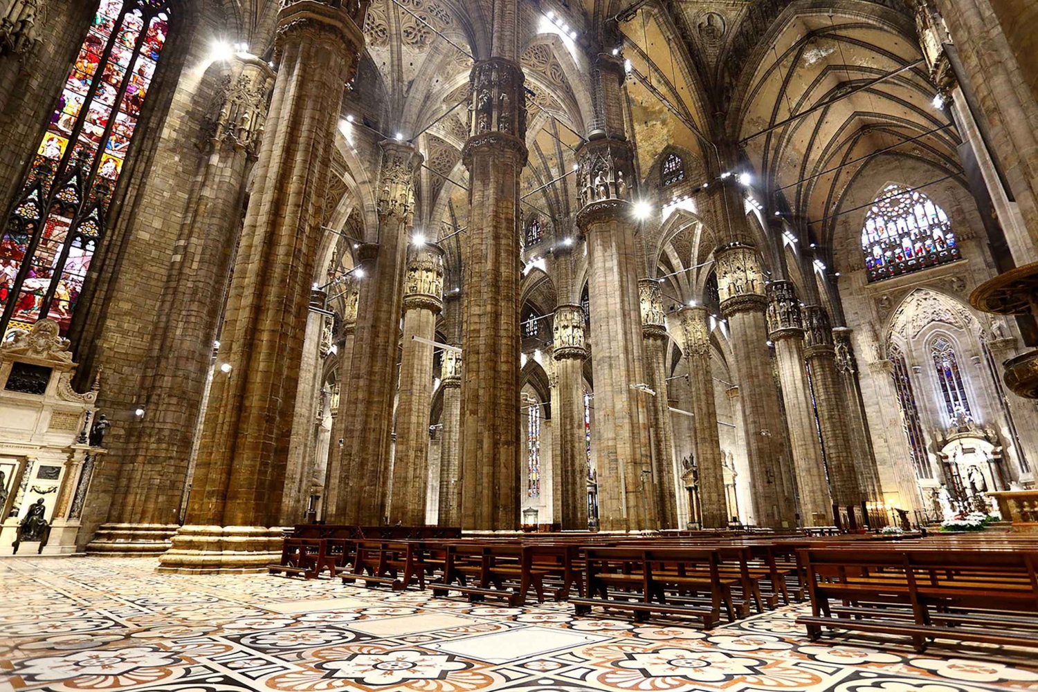 Milan’s Masterpiece: Duomo’s Splendor & Stunning Rooftops