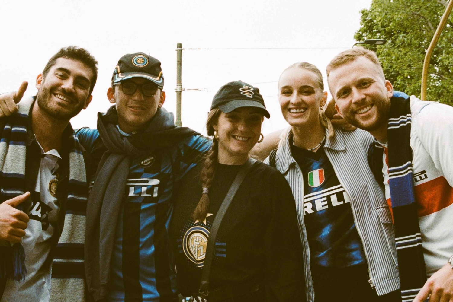 Mailand: Gemeinsam mit Einheimischen ein Fußballspiel in Mailand sehen