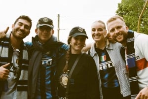 Mailand: Gemeinsam mit Einheimischen ein Fußballspiel in Mailand sehen