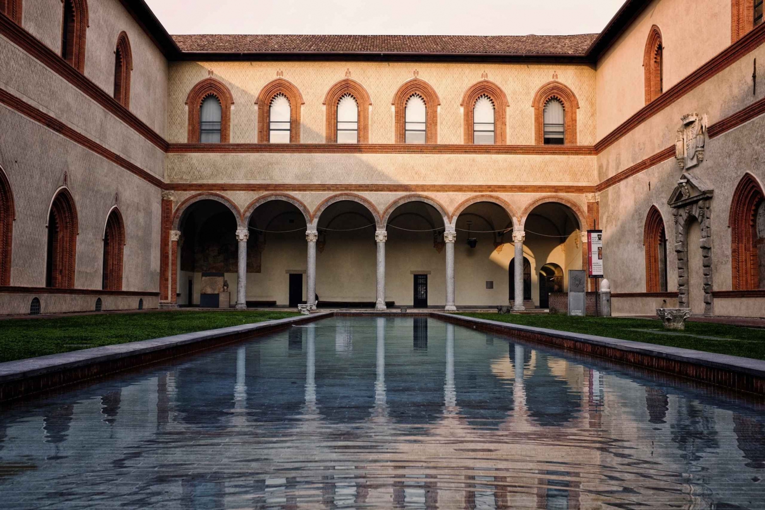 Milan: Sforza Castle and Parco Sempione Private Walking Tour