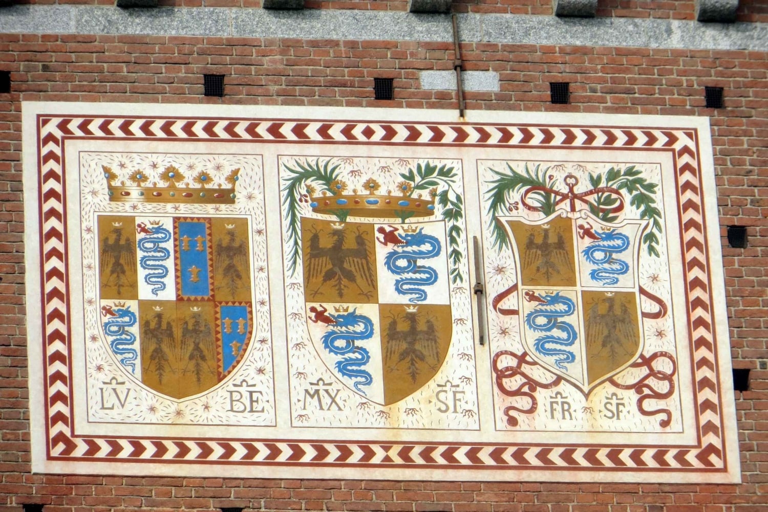 ミラノ：スフォルツァ城とレオナルド優先入場プライベートツアー