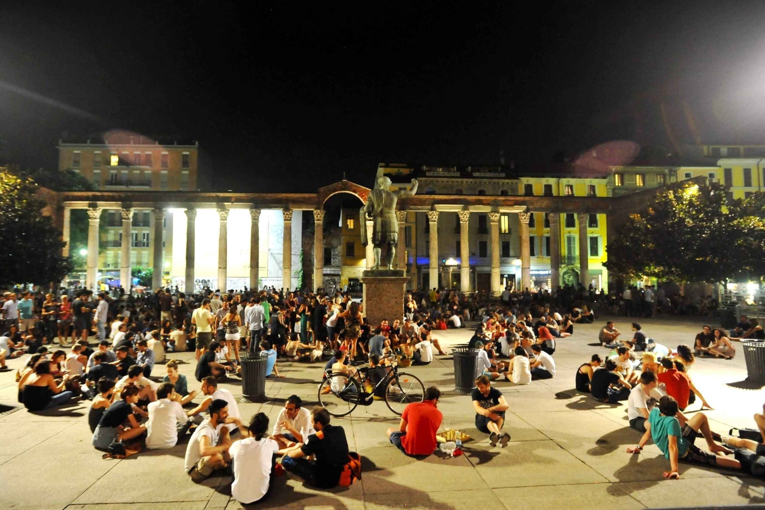 Passeio social em Milão: bares, praças e vibrações locais