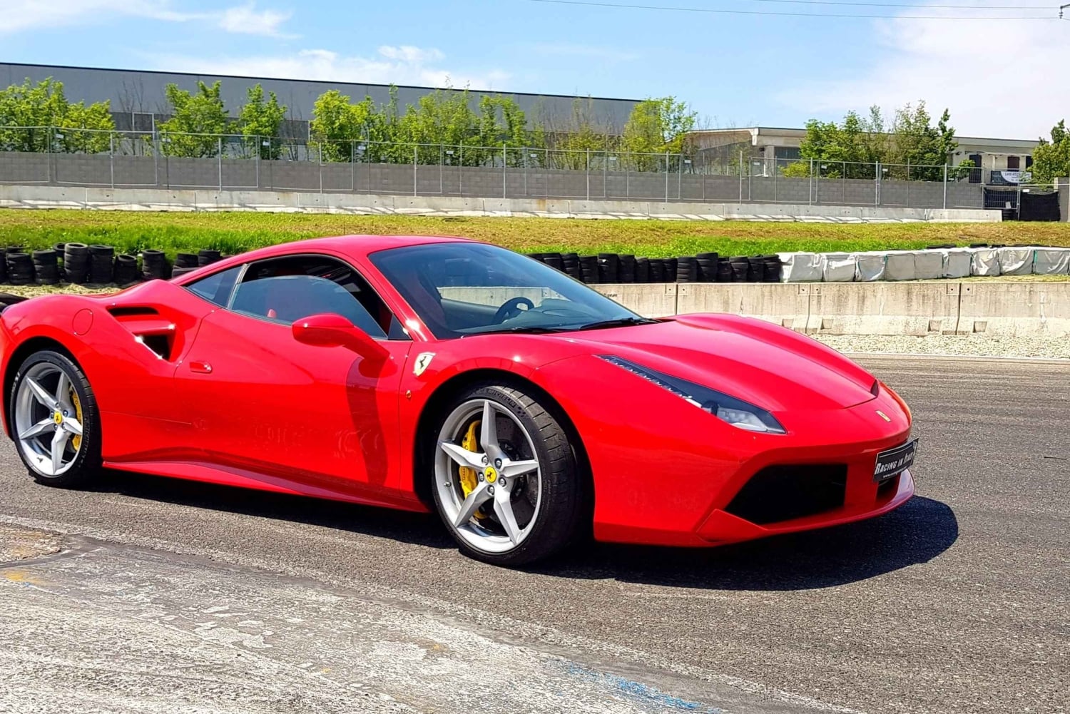 Milano: Testkør en Ferrari 488 på en racerbane