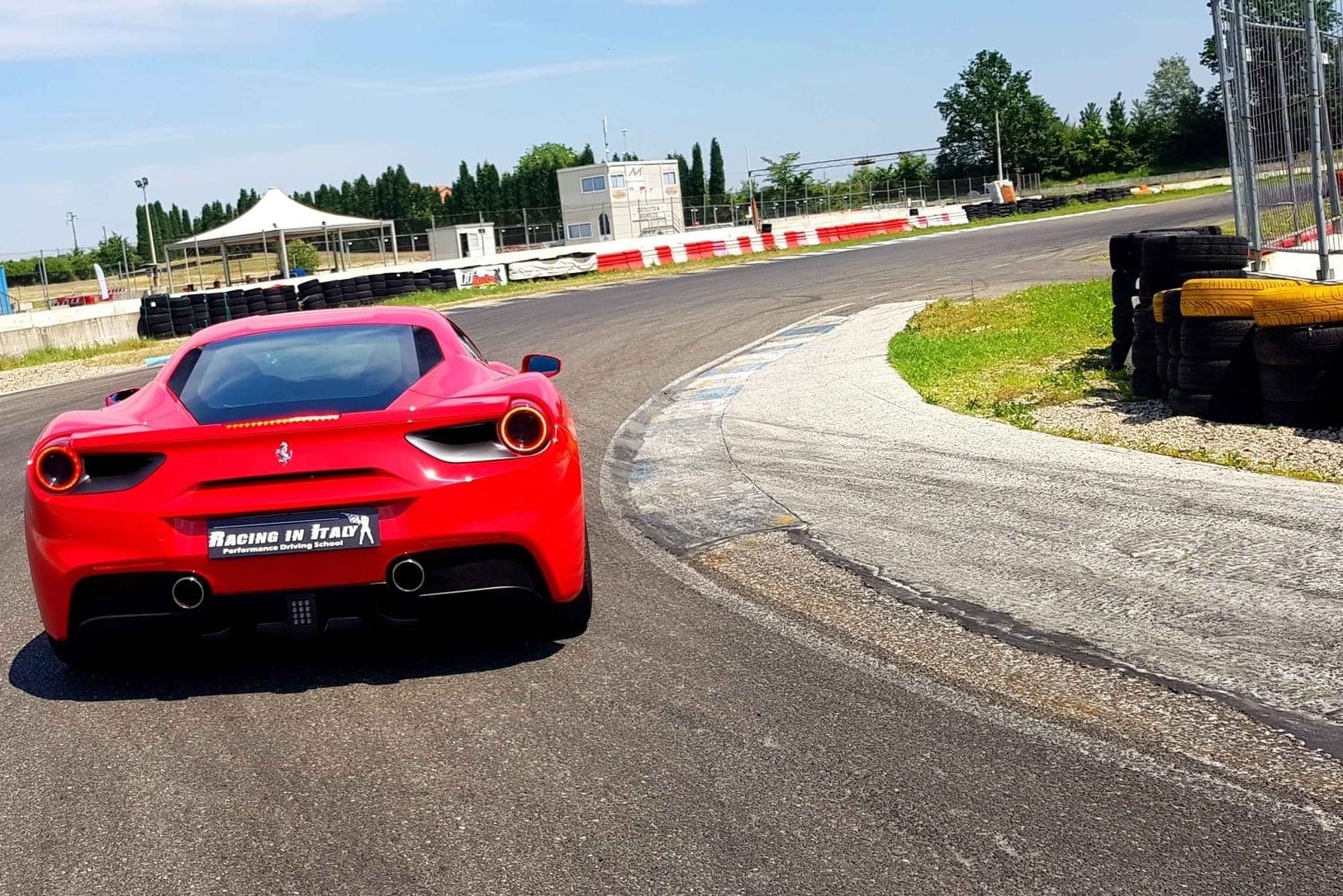 Milano: Testkør en Ferrari 488 på en racerbane