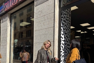 Milan: vintage shopping tour with a personal shopper and mixology experience