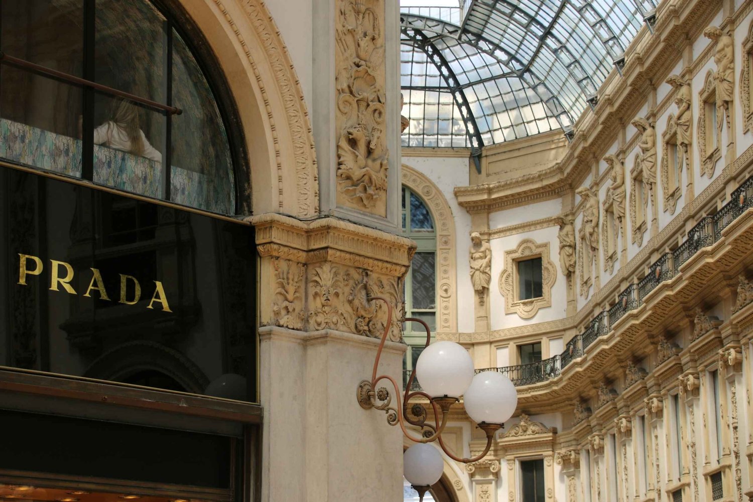 Milan Walking Tour Fashion Hidden Courtyards with Guide