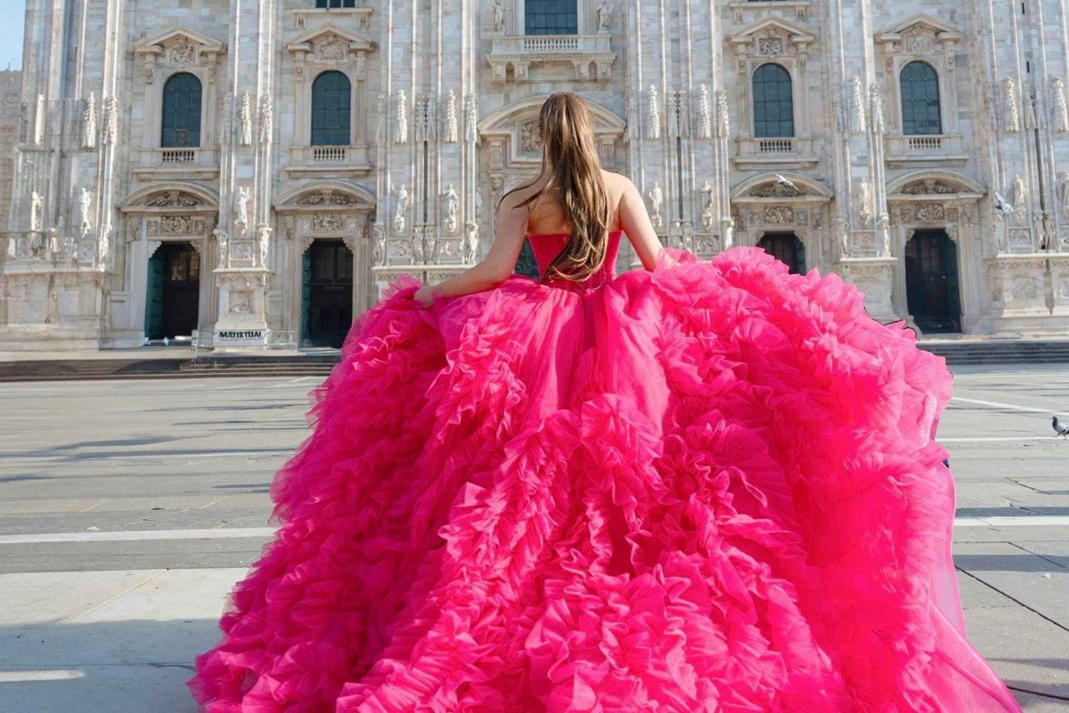 Sesja zdjęciowa z bajkową sukienką w sercu Mediolanu