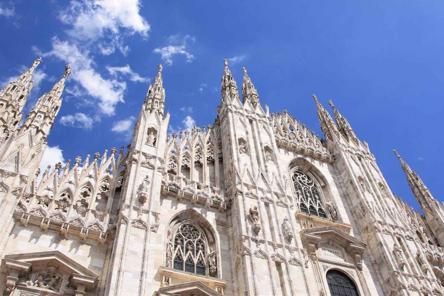 Skip-the-Line 2.5-Hour Milan Duomo and Terrace Tour